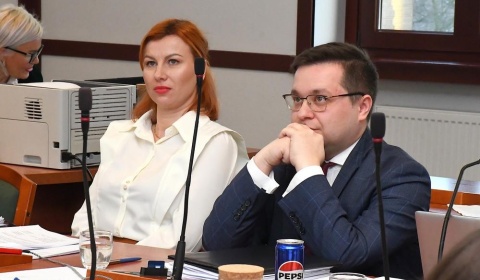 Radni PiS przeciw budżetowi Legnicy na 2026 r. Zarzut: cięcia społeczne i wyprzedaż majątku