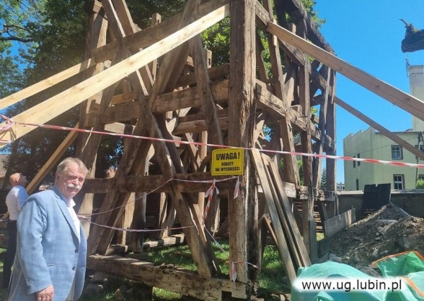 Trwa remont zabytkowej dzwonnicy w Siedlcach