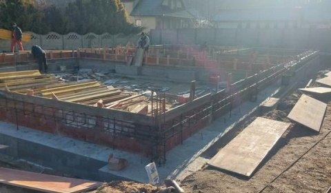 Budowa remizy w Raszówce postępuje