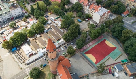 Było targowisko - będzie podziemny parking i schron. Prezydent zapewnia, że targowisko też...