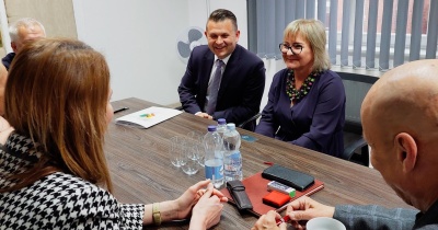 „Złote Wulkany” wsparcia. Powiat Złotoryjski wzmacnia system opieki nad rodzinami