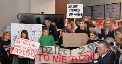 Radni R.Raczyńskiego likwidują szkołę. Emocje na sesji (FOTO)