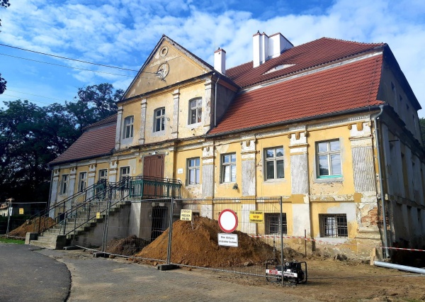 Będzie nowa elewacja – trwa remont pałacu