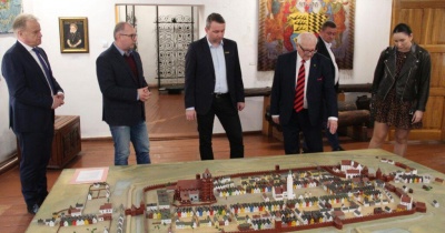 Wysłannik ministra kultury i poseł T.Samborski z wizytą w Chojnowie