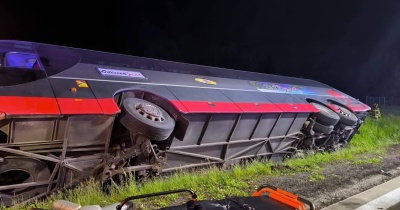 Wypadek na A4 .Autokar z pasażerami wypadł z jezdni i wpadł do rowu.Są poszkodowani !