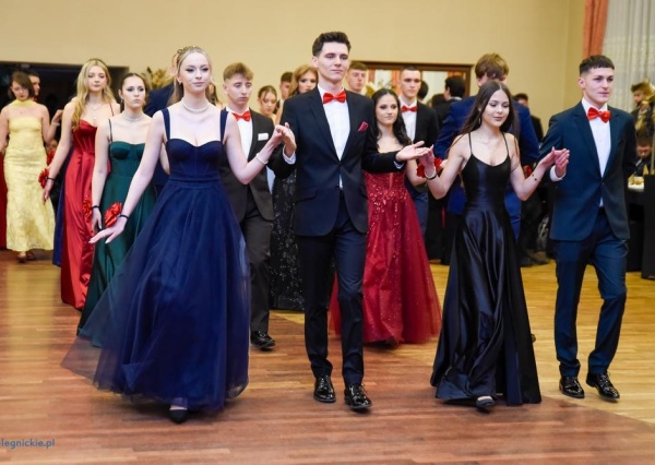 Studniówka Powiatowego Zespołu Szkół w Chojnowie (FOTO)