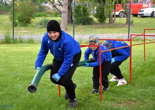 Manewry młodych strażaków w Legnickim Polu. Bunkier im nie straszny(FOTO)