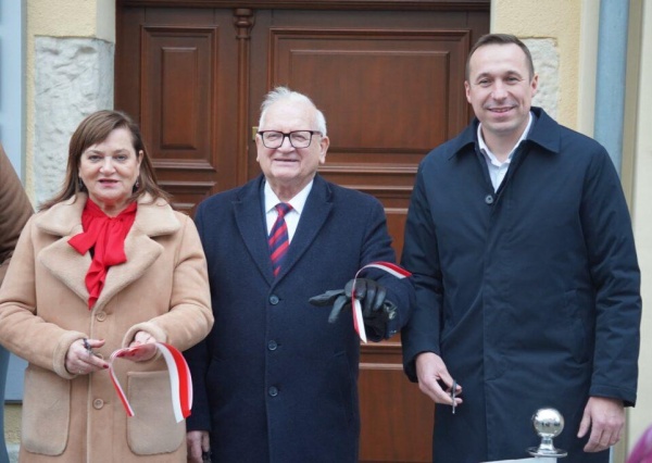 Uroczyste otwarcie ratusza w Prochowicach po rewitalizacji