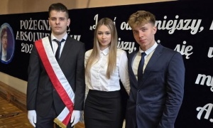 Maturzyści odebrali świadectwa (FOTO)