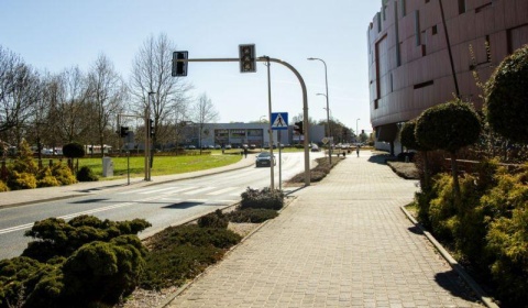 Nowa sygnalizacja świetlna przy galerii Cuprum Arena