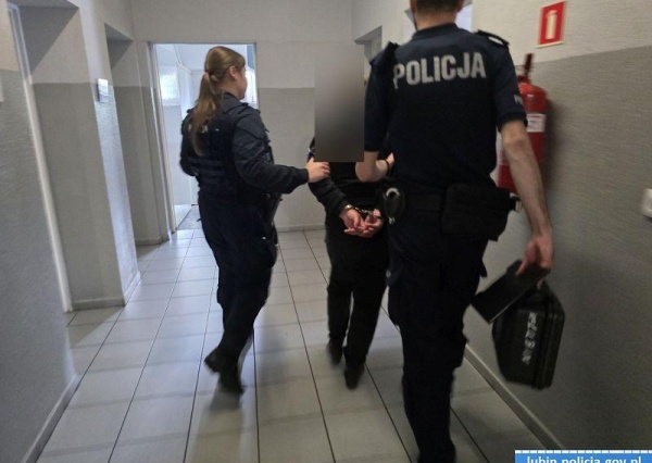 Pijana babcia, bez prawa jazdy, przyjechała odebrać wnuka z przedszkola