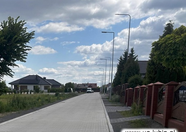Nowa droga, oświetlenie i kanalizacja w Chróstniku