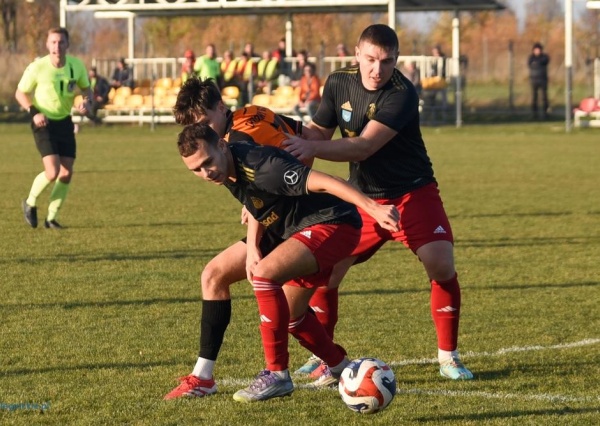 LegSad bezradny w starciu z Chrobrym (FOTO)