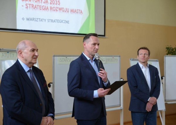 Brak galerii handlowej i komunikacji? Zły stan dróg? To już nie w Złotoryi 