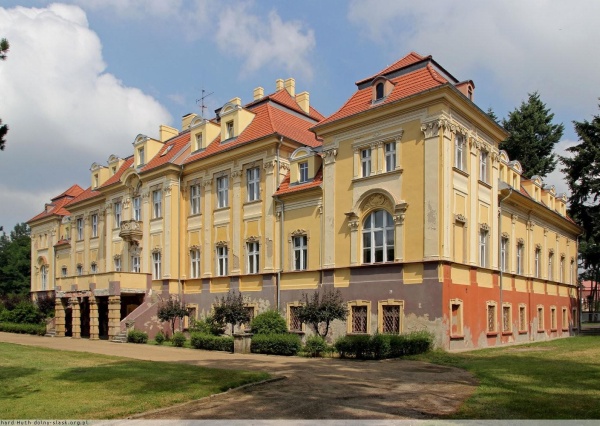 Pałac w Szklarach Górnych na sprzedaż 