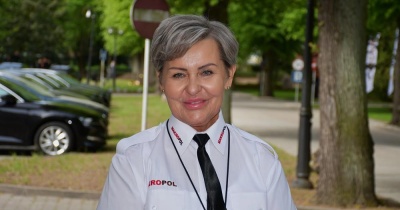 Kobieta uratowała życie mężczyźnie leżącemu na torach (FOTO)