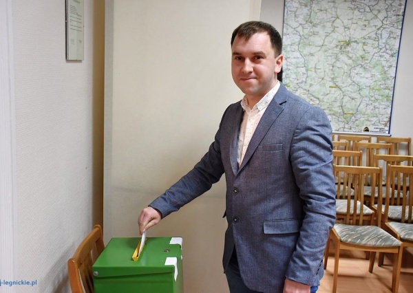 Zarząd Powiatu Złotoryjskiego w komplecie. J.Jagiełło wchodzi do gry