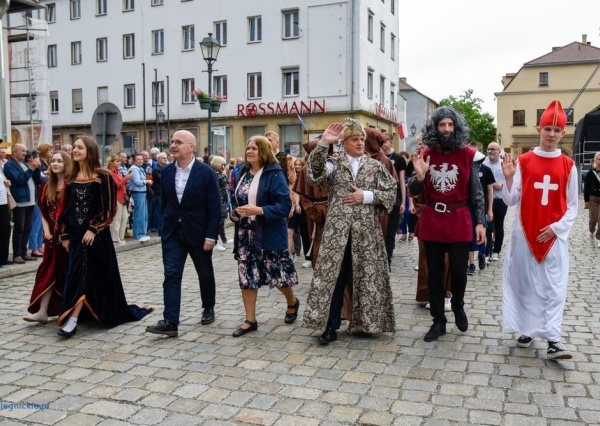 „Bolesław Chrobry – król Polski”. Dni Chojnowa 2025 rozpoczęte (FOTO)
