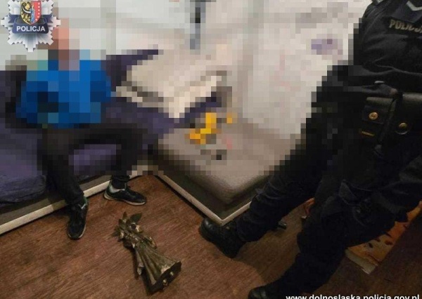 Chocianowscy policjanci namierzyli sprawców włamania do klubu sportowego