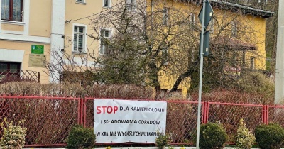 Demonstracja przeciwko zniszczeniu Krainy Wygasłych Wulkanów