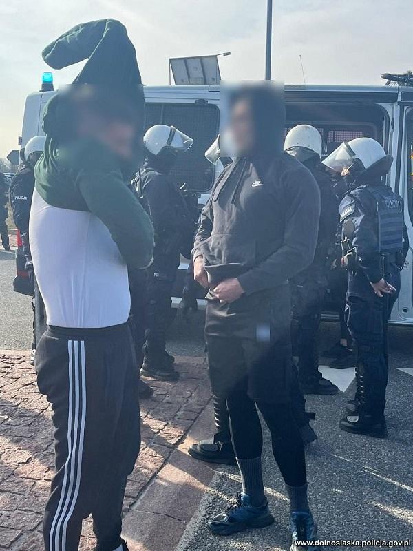 Policja zapobiegła ustawce kiboli Miedzi i Zagłębia Lubin. Mogło się bić nawet 300 chuliganów!