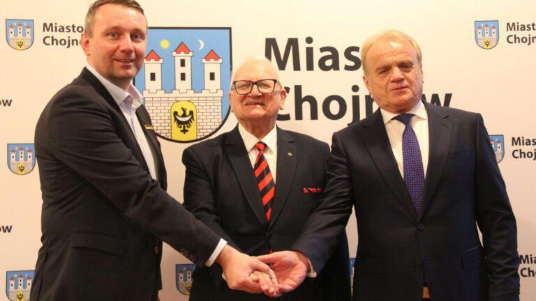 Wysłannik ministra kultury i poseł T.Samborski z wizytą w Chojnowie