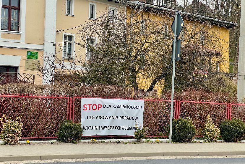 Walka w obronie Krainy Wygasłych Wulkanów. Petycja z 5000 podpisów trafi do burmistrza Świerzawy!