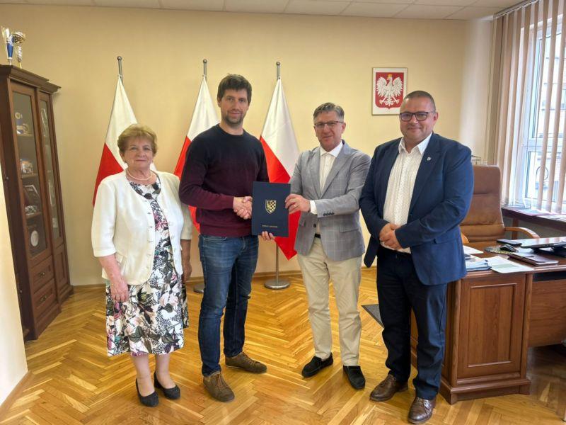 Podpisanie umowy na realizację inwestycji w Powiecie Legnickim