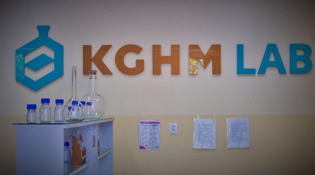 W Bolesławcu rusza KGHM LAB. Nowa pracownia chemiczno-fizyczna dla uczniów I LO od Polskiej Miedzi