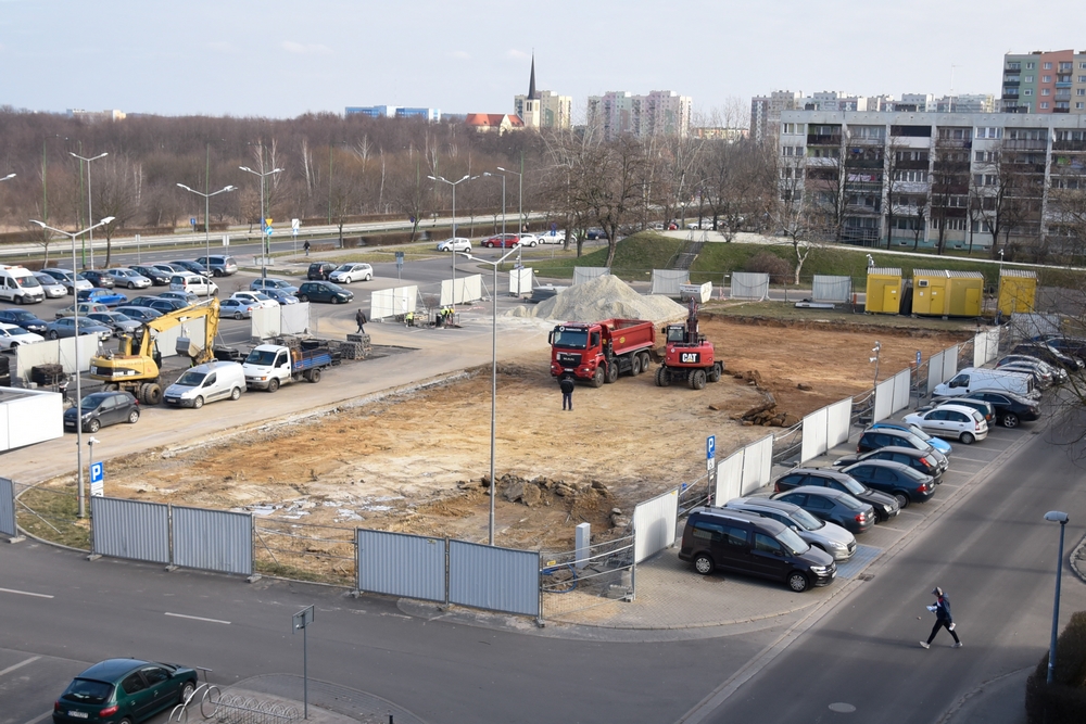 Centrum handlowe powstaje na Piekarach (FOTO)