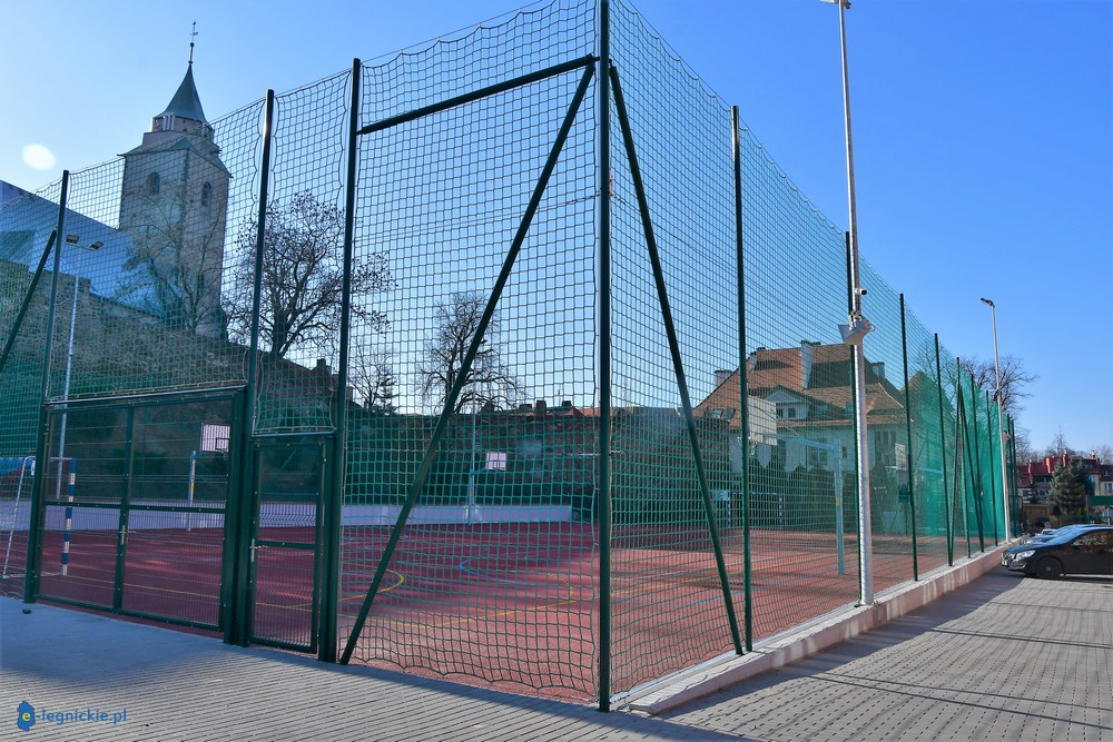 "Dwójka" z kompleksem sportowym jak marzenie (FOTO)