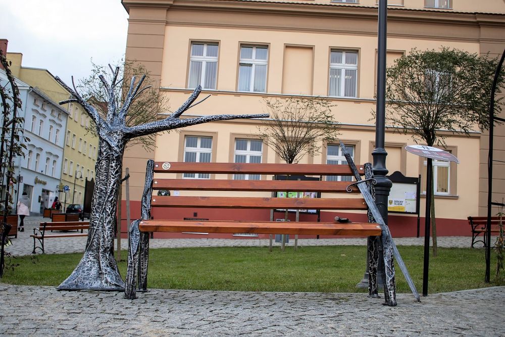 Bolkowskie ławki opowiadają legendy (FOTO)