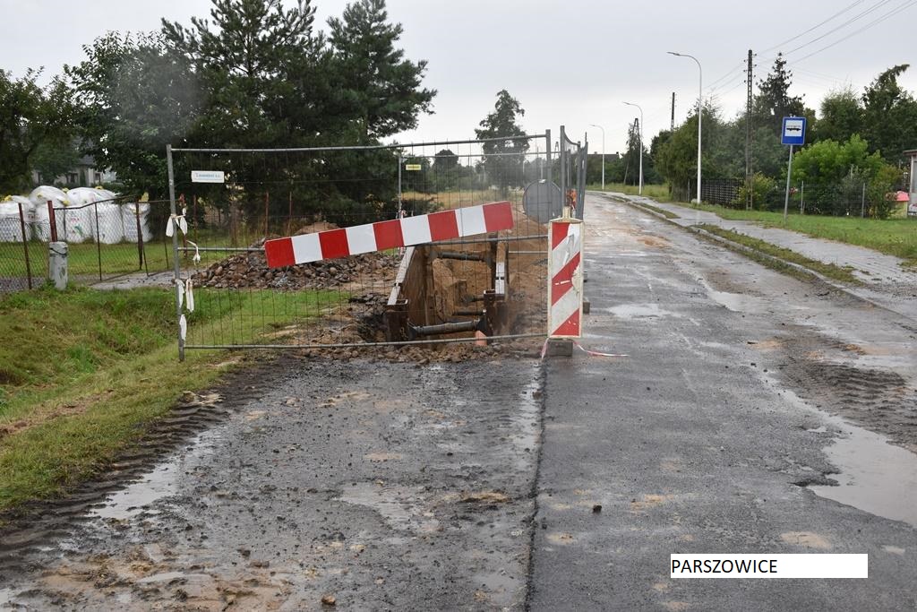 Odtwarzają drogi, budują kanalizacje (FOTO)
