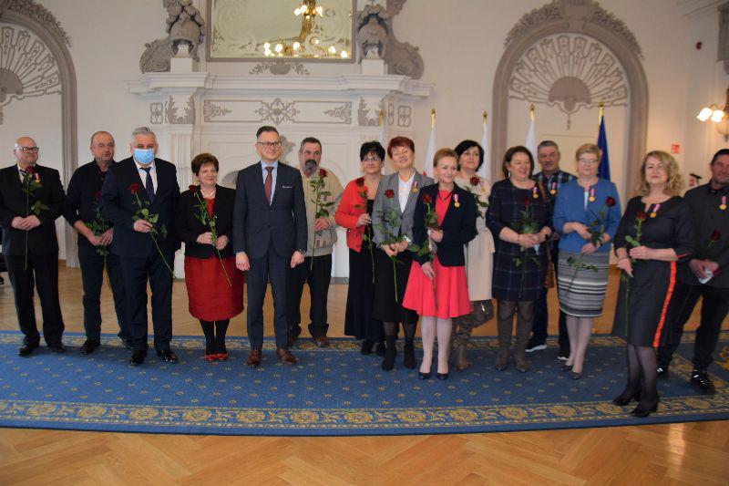 Samorządowcy uhonorowani Medalami za Długoletnią Służbę (FOTO)