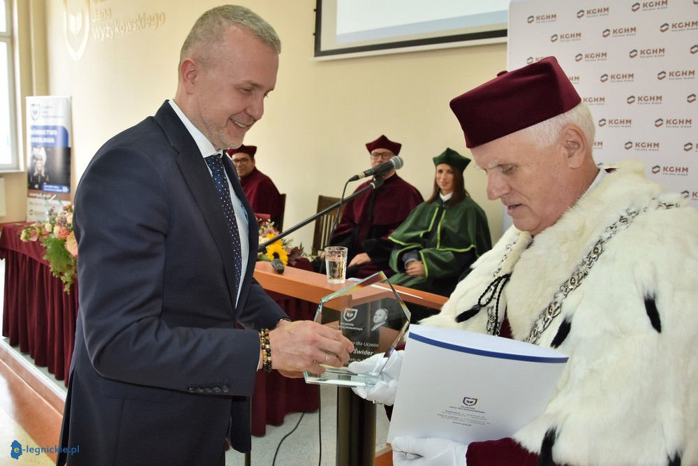 "Gaudeamus igitur" na uczelni J.Wyżykowskiego (FOTO)