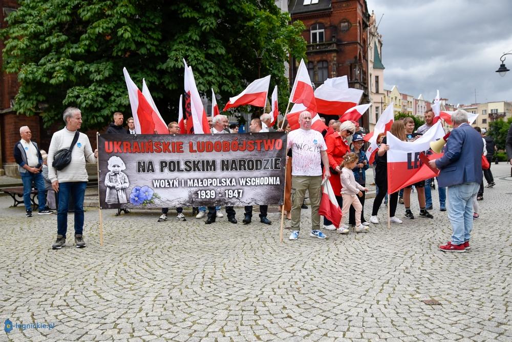 Patriotyczna Legnica uczciła pamięć ofiar Rzezi Wołyńskiej (FOTO)