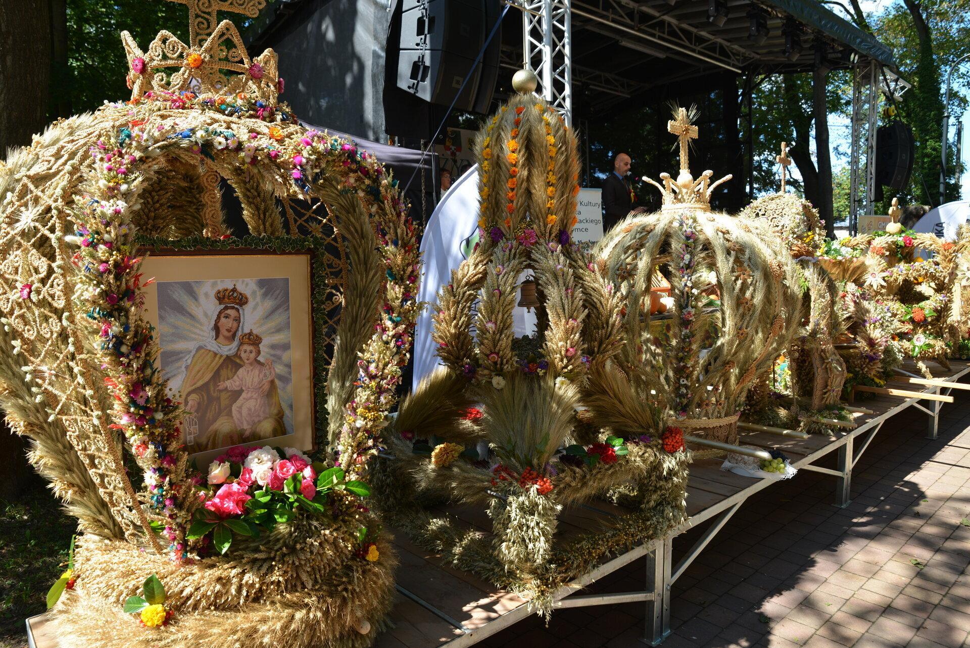 Wygrał chleb z „serduchem” i wieniec z wizerunkiem Maryi 