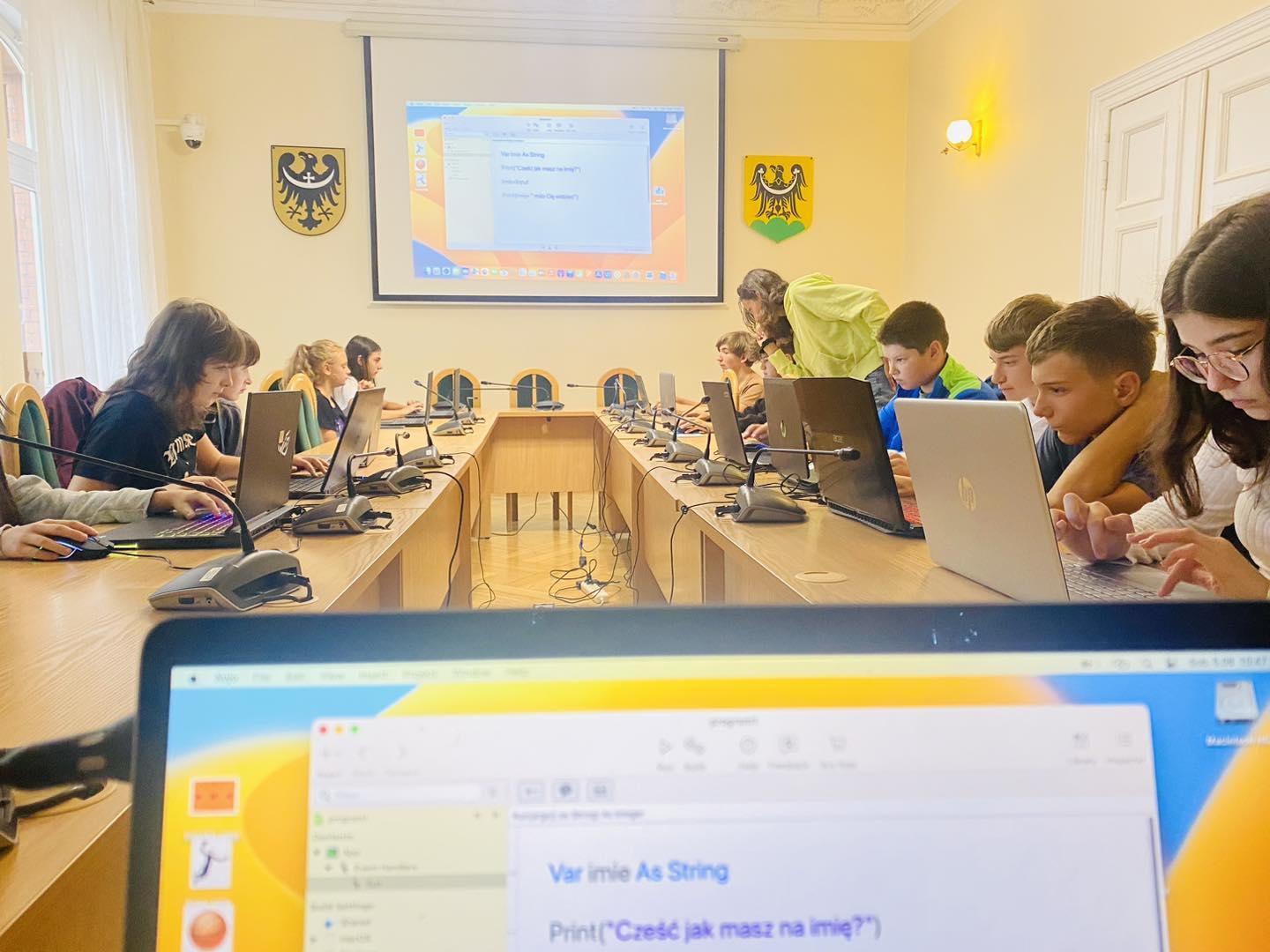 Ruszyli w podróż przez kody i algorytmy