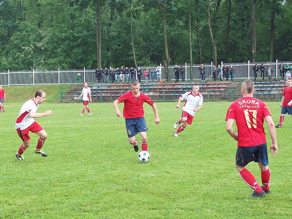 Do ligi daleko a już się pierwszy zespół wycofał