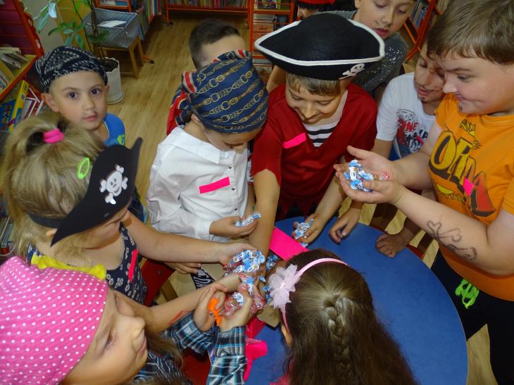 Wakacyjne Podróże po Literaturze w chojnowskiej bibliotece
