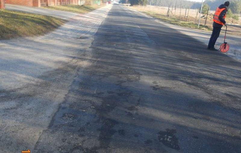 Można już korzystać z chodnika przy drodze Chobienia-Naroczyce