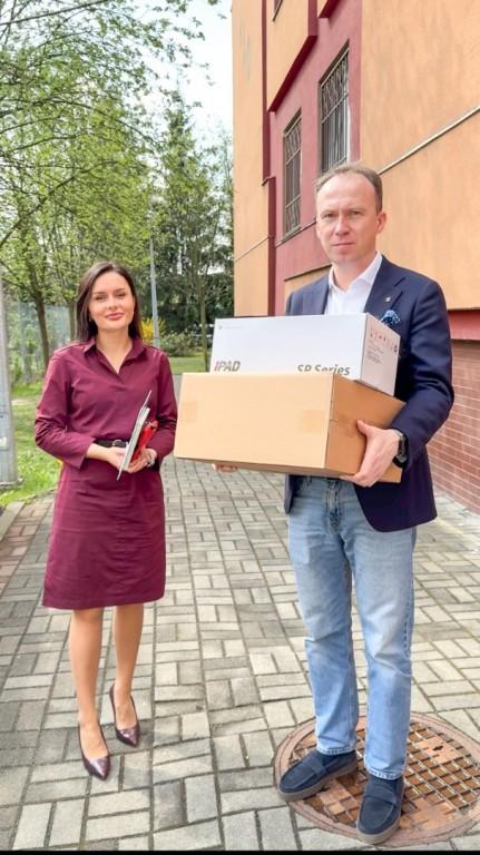 Dzięki Fundacji Polska Miedź  defibrylatory AED trafiły do legnickich szkół i instytucji 