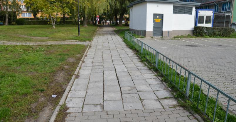 Nie oddadzą chodnika do remontu...