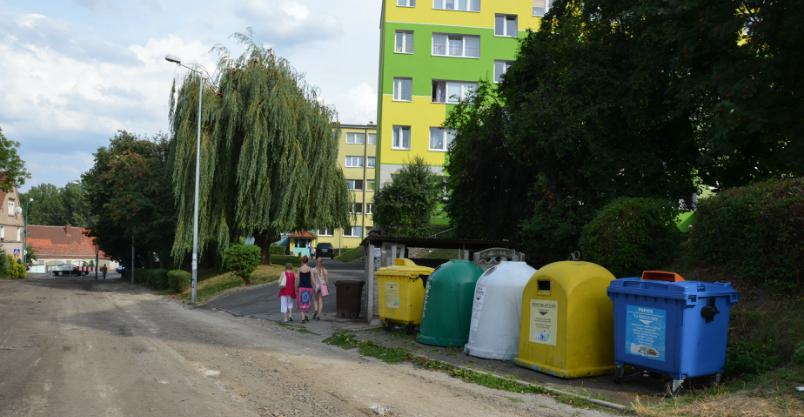 Od dzisiaj bez śmietnika i parkingów. Robią ulice na Podwalu!