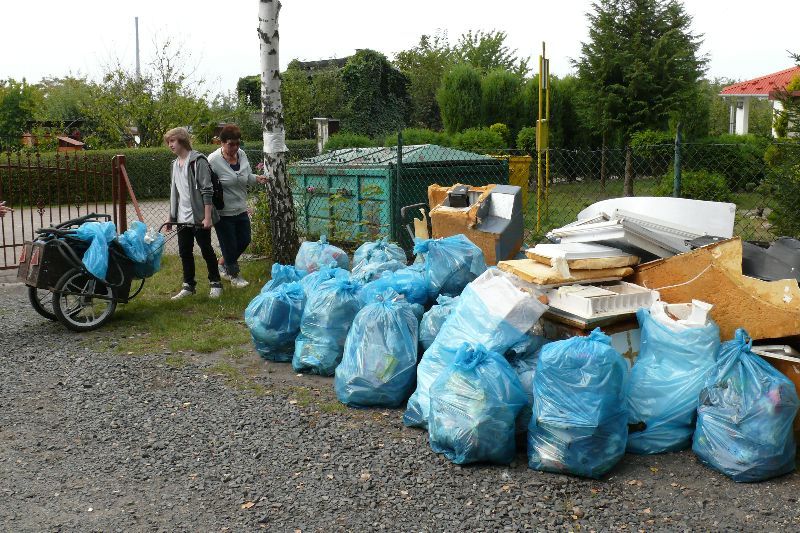 Zamiast wyrzucać odpady gdzie popadnie, oddaj je do PSZOK