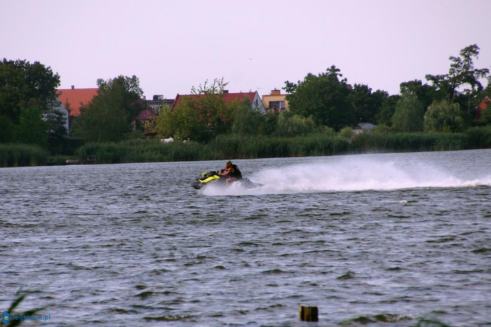Motorówki i skutery znikają z Jeziora Kunickiego. Jest zakaz