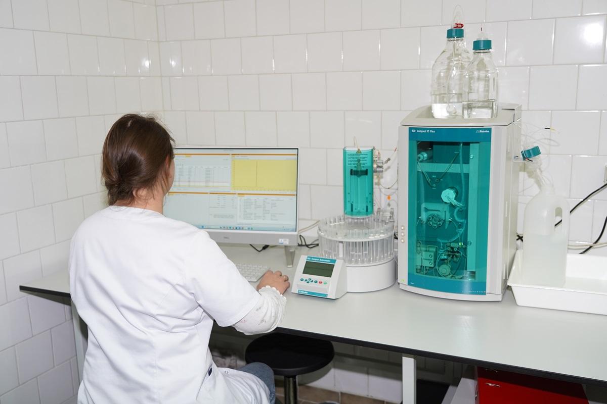 Analizy zamiast 5 dni trwają 40 minut. Nowy sprzęt w laboratorium Legnickich Wodociągów