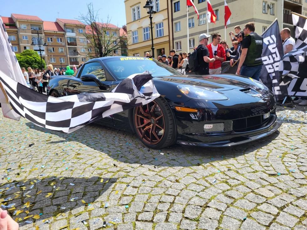 Sportowe bryki na legnickim Rynku czyli EURORALLY 2024 (FOTO)