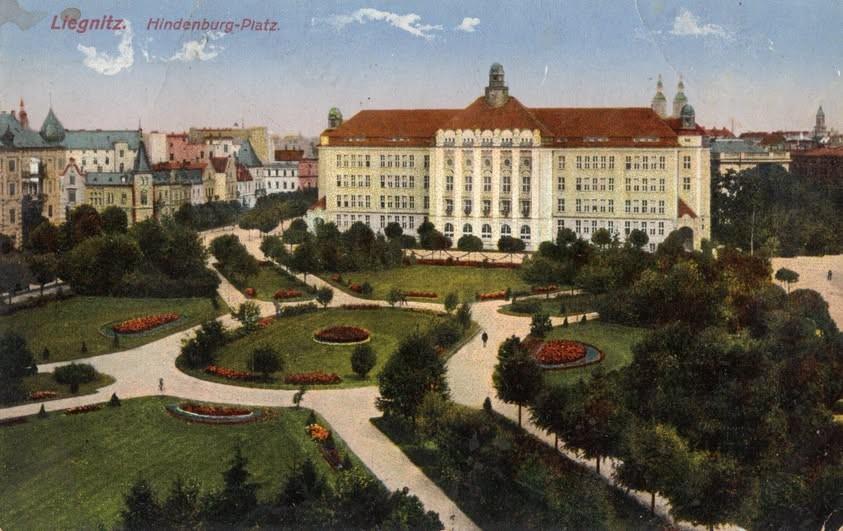 Spacer historyczny po kurii biskupiej