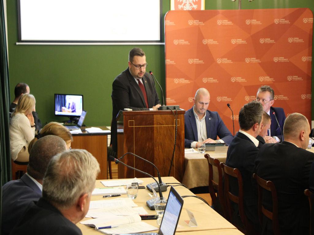Sesja pod znakiem sportu: rewolucja w finansowaniu klubów i kolejna inwestycja